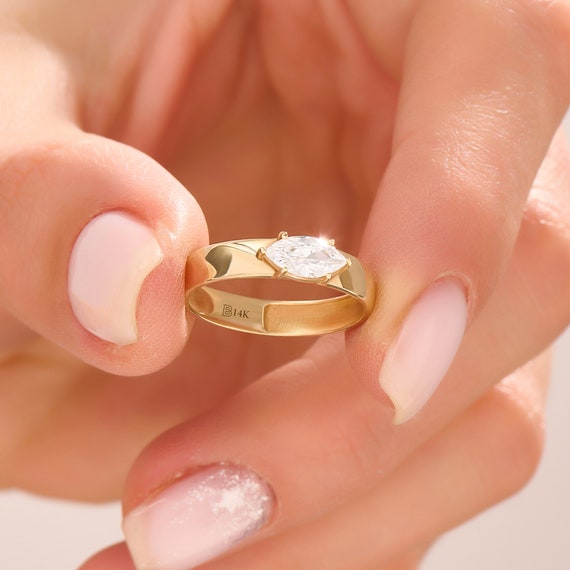 Solitaire ring with thick band sale