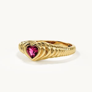 14K massivt guld hjärtformad rubin kupolring, vintage ribbad hjärtring för henne, rosa statementring, romantisk årsdagspresent, retro kärlekssmycken