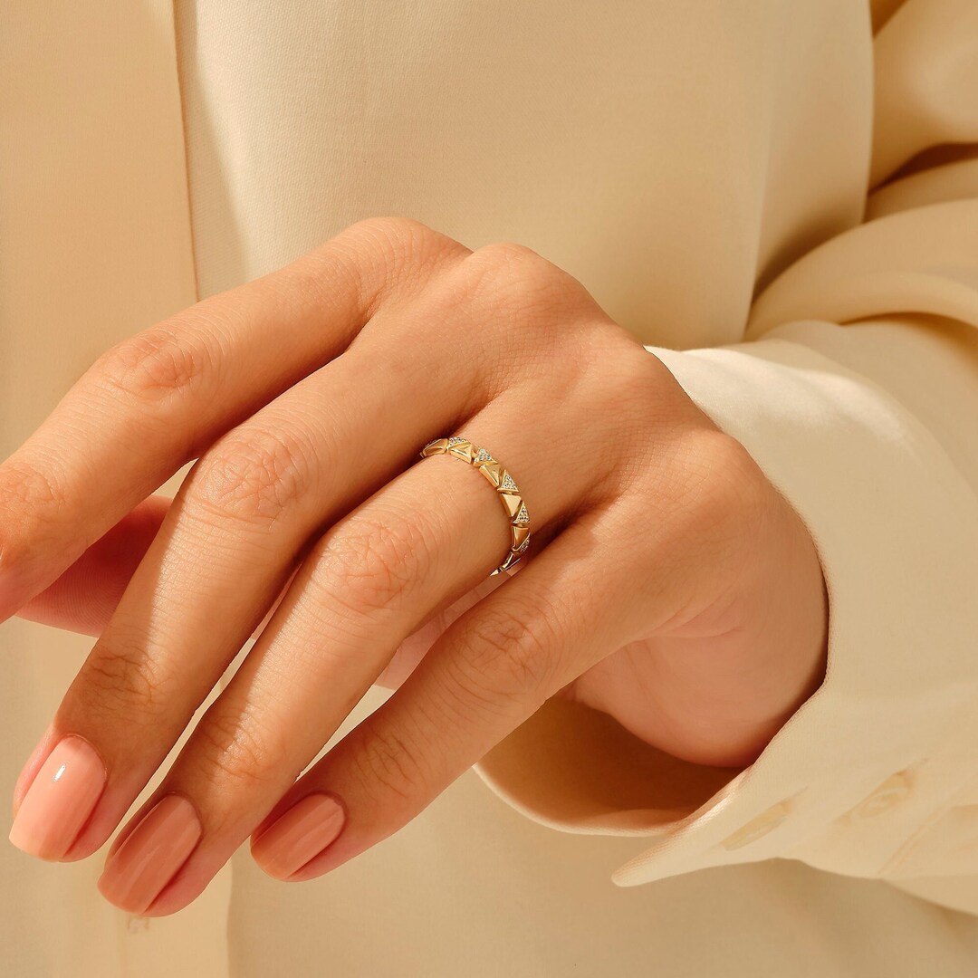 Solid Gold Wedding Band, 14k Gold Alternating Triangle Ring, Geometric Wedding Ring, 3mm Pave Cz