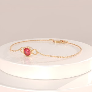 14k Gold Birthstone Armband, Massivgold personalisierte Armband für Frauen, maßgeschneiderte Armbänder, Lünette Edelstein Armbänder, dünnes Goldarmband Bild 2