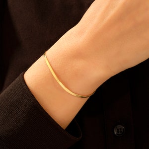 Armband i 14K massivt guld med fiskbensmönster, platt ormkedja, elegant flytande guldkedja, minimalistiska sidenkedjesmycken, stapelbart armband