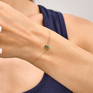 14k Solid Gold Emerald Bracelet, Minimalist May Birthstone Jewelry, Dainty Green Gemstone Gold Chain Bracelet, Elegant Gift for Wife Mom