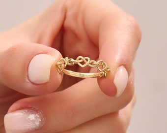 14k Gold Twisted Wire Heart Ring, Solid Gold Love Knot Stacking Ring, Pretzel Heart Shape Statement Ring, Minimal Barbed Wire Midi Ring