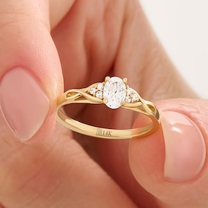 Lab Diamond Engagement Ring in Solid Gold, Oval Solitaire Minimalist Ring