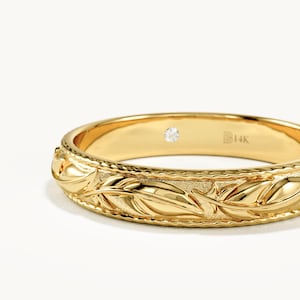 14K Solid Gold Engraved Wedding Band, Vintage Laurel Leaf Ring for Men & Women, Dainty Textured Botanical Band, Unique Anniversary Gift