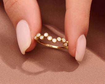 Elegant 14k Solid Gold Wavy Ring, Bezel Diamond Cz Dot Ring, Unique Wedding Rings for Women, Minimalist Stacking Ring, Simple Zigzag Ring