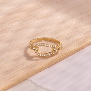 14k Einzigartige Gürtelschnalle Ring, Massivgold Pave Cz Statement Ringe für Frauen, Hufeisen Twisted Band Vintage Ring, handgemachte Schmuck Geschenke Bild 5