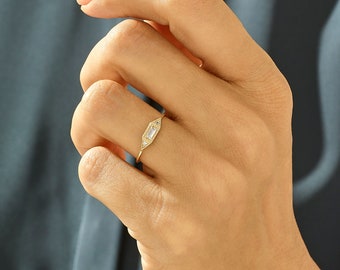 14k Solid Gold Vintage Baguette Signet Ring, 14k Vintage Ring, Vintage Ring in Gold, Vintage Pinky Ring, Vintage Signet Ring-Vintage Jewelry