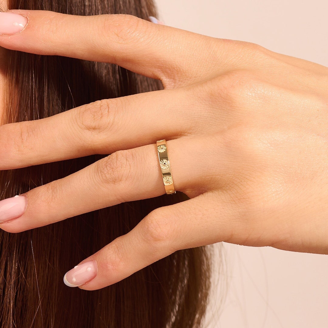 14k Gold Daisy Wedding Band, Solid Gold Floral Band Ring, Womens Flower
