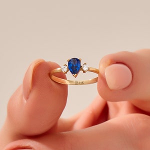 Anillo de compromiso de zafiro de oro de 14 k, anillo de zafiro azul de oro macizo, anillo de zafiro de corte de pera delicado, anillo solitario en forma de lágrima para mujer