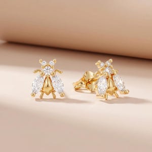 Örhängen i 14 karat massivt guld med bi, örhängen med markis och diamanter, fina naturinspirerade smycken för henne, unik djurpresent