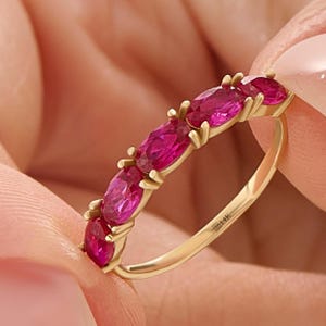 Anello in oro massiccio 14 carati con rubino, fascia con 5 pietre di rubino, anello con pietra portafortuna di luglio, anello impilabile delicato, anello in oro minimalista per donna, regali di compleanno