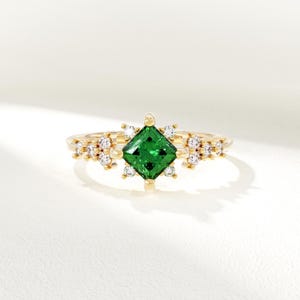 Cluster Emerald Ring Women 14k Solid Gold Engagement Ring Art Deco Green Emerald Ring 18ct Gold Ring Gift for Wife Wedding Anniversary Gift