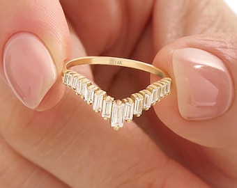 14K Solid Gold Baguette Diamant Chevron Ring, Gebogene Hochzeit Band für Frauen, Art Deco Moissanite Stapelring, V förmige Braut Band für Frau