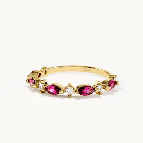 Rubinring aus 14-karätigem Gold, zierlicher Stapelring, Rubinring im Marquise-Schliff, einzigartiger Stapelring, Halb-Ewigkeitsring, Geschenk für Frauen