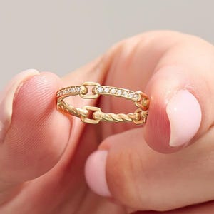 Solid Gold Chain Ring, 14k Gold Ring for Women, Pave Diamond Ring, Minimalist Link Chain Band, Stacking Ring, Dainty Gold Ring, Gift for Her