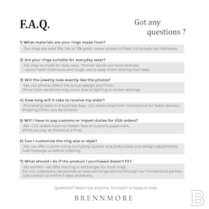 Op de afbeelding: Een witte afbeelding met de tekst "F.A.Q." en "Got any questions?" De tekst beantwoordt vragen over ringmaterialen, geschiktheid voor dagelijks gebruik, fotonauwkeurigheid, besteltijd, douanerechten, maatwerk en retouren. De merknaam "BRENNMORE" staat onderaan.