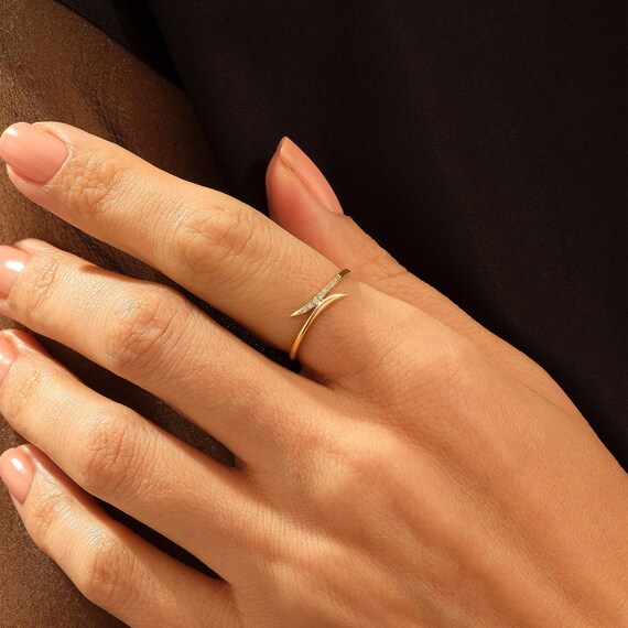 Cartier v shaped hot sale ring