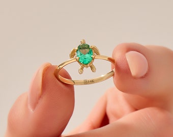 14k Gold Tortoise Ring, Solid Gold Turtle Ring, Dainty Green Gemstone Ring, Dainty Animal Ring, Good Luck Ring, Womens Oval Emerald Ring