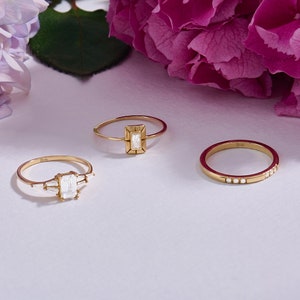 Vintage Baguette Ring, 14k Solid Gold Pinky Signet Ring, Alledaagse minimalistische sieraden voor vrouwen, Sierlijke Gesimuleerde Diamond Cz Crystal Ring afbeelding 8
