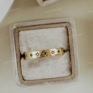 Unique Lab Black Round Cut Diamond Wedding Band Starburst Bridal Matching Band Stackable Women&#39;s Band Star Engraved Gold Band For Gift