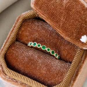 Green Emerald Diamond Matching Wedding Band For Ring, Green Emerald Ring, Green Emerald Ring, Stackable Matching Wedding Milgrain Band