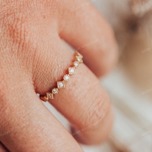 Milgrain Wedding Band, Unique Shape Wedding Band, Round Moissanite Diamond Band, Square and Round Diamond Band, Matching Wedding Band