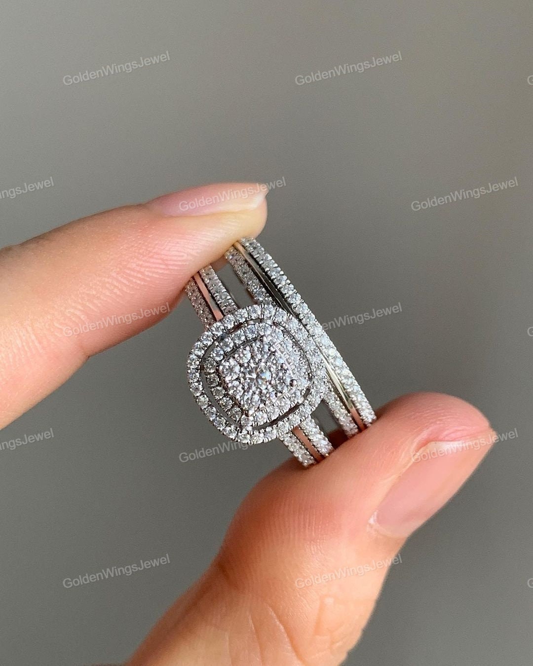 クッションシェイプ ダブルハローパヴェセット エンゲージバンド