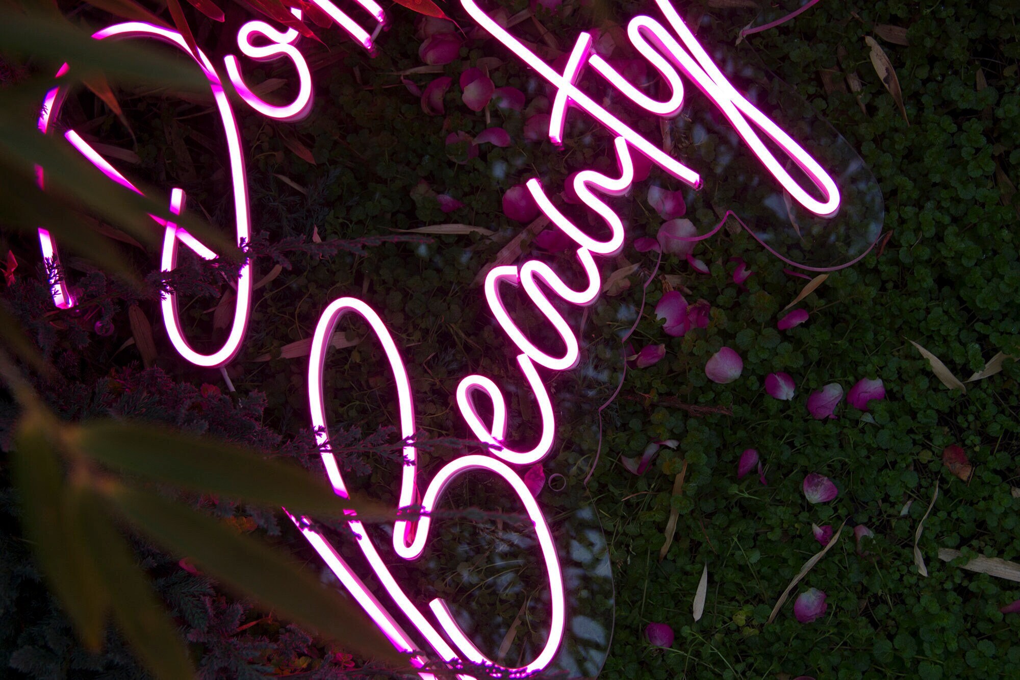 Custom Neon Sign Logo for Beauty Girl Spa Salon | Beauty Bar