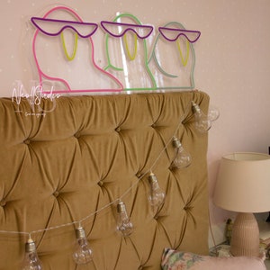 Letrero de neón de loro, lámpara de pared LED con forma de pájaro, decoración tropical para habitaciones, pájaros divertidos con gafas de sol, arte de pared de neón colorido, regalo para amantes de las aves. imagen 4