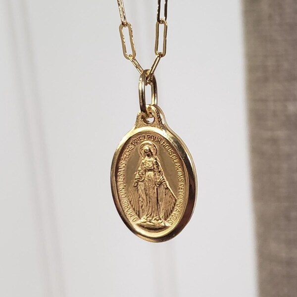 Hermoso collar mediano de la Medalla Milagrosa francesa bañado en oro. Virgen María. Nuestra Señora de las Gracias. Cadena de clip de 45 cm bañada en oro. Católica.