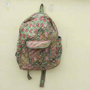 Sac à dos en patchwork matelassé en coton, sac indien pour ordinateur portable, sac pour femme en coton bohème hippie artisanat pour vêtements, cadeau pour elle
