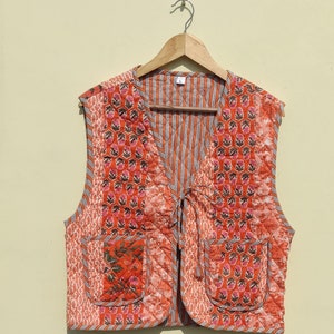 Handgemachte Gesteppte Weste aus Baumwolle: Vintage Style Floral Patchwork Jacke