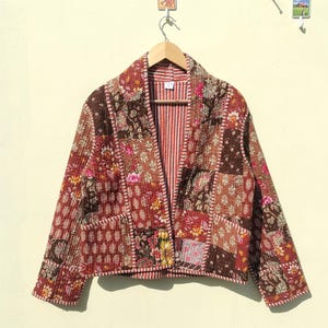 Chaqueta de patchwork de algodón hecha a mano: abrigo bohemio acolchado reversible