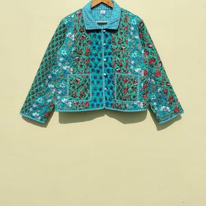 Chaqueta de algodón patchwork hecha a mano: estampado floral acolchado colorido