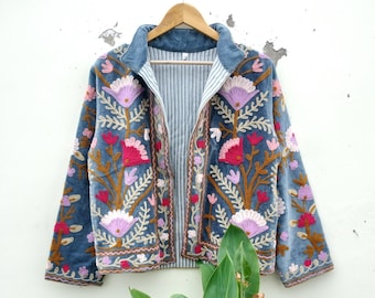 Giacca in velluto ricamata a mano con tecnica Suzani: cappotto indiano reversibile