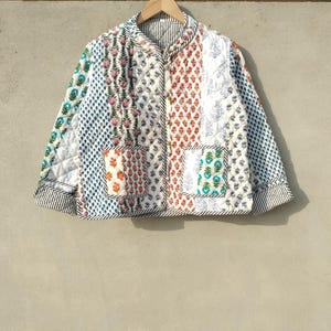 Giacca patchwork in cotone artigianale, cappotto reversibile boho floreale, toppa kimono vintage Kantha.