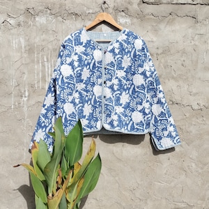 Veste matelassée indienne faite main, manteaux, nouveau style, bohème, veste en coton courte feuille bleue, passepoil à rayures bleues