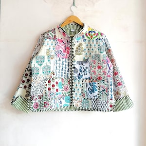 Indische Handgemachte Patchwork-Arbeit Vintage Steppjacke Mäntel, neuer Stil, Boho, Baumwolljacke Kurz, weißes Blatt, schwarze Streifenpaspelierung Bild 1