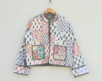 Handgenähte Patchworkjacke, Handgenähte Baumwoll-Patchworkjacke, Baumwoll Sari Kantha Mantel, Kurze Jacke, Patch Arbeitsjacke