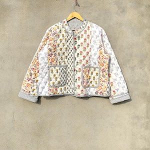Cappotti giacca trapuntata vintage patchwork indiano fatto a mano, nuovo stile, Boho, giacca di cotone corta foglia bianca con bordino a righe nere immagine 2