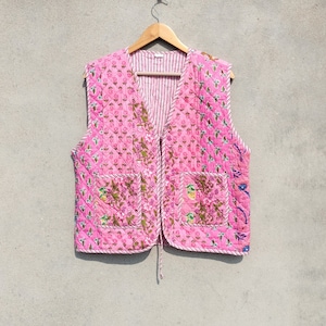 Veste kantha en patchwork de coton fait main : gilet matelassé bohème