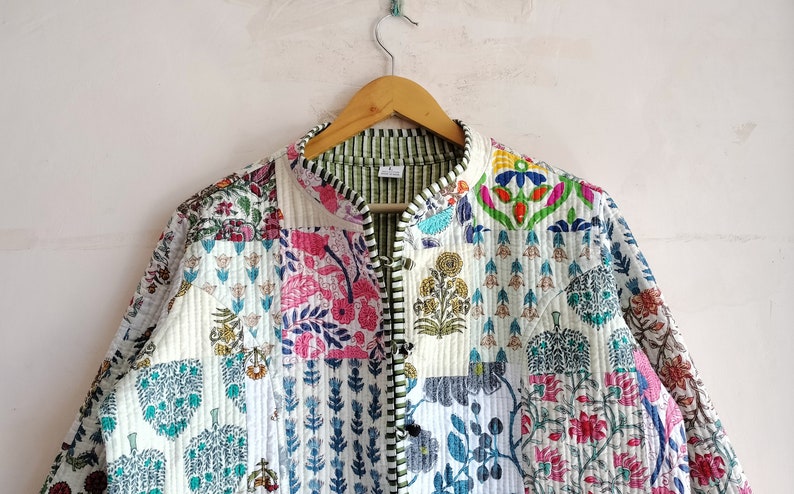 Indische Handgemachte Patchwork-Arbeit Vintage Steppjacke Mäntel, neuer Stil, Boho, Baumwolljacke Kurz, weißes Blatt, schwarze Streifenpaspelierung Bild 4