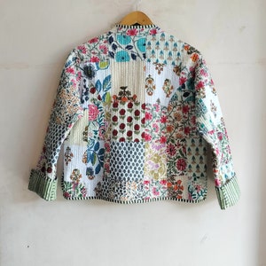 Indische Handgemachte Patchwork-Arbeit Vintage Steppjacke Mäntel, neuer Stil, Boho, Baumwolljacke Kurz, weißes Blatt, schwarze Streifenpaspelierung Bild 3