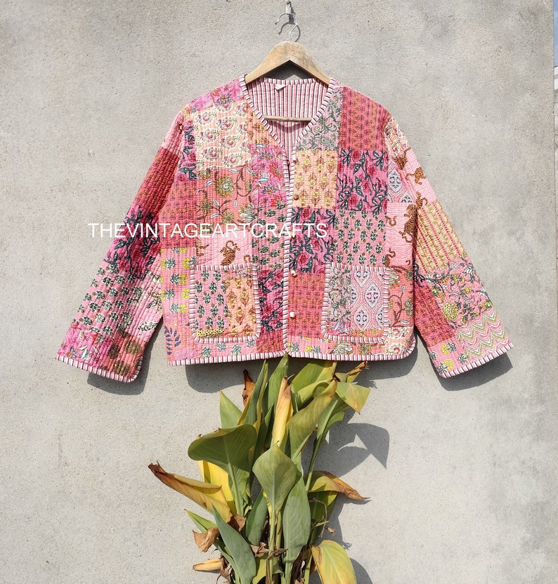 Handgjord bomullsquiltad lapptäckejacka blommig vändbar caot vintage kantha kimono indisk handgjord damytterkläder bild 2