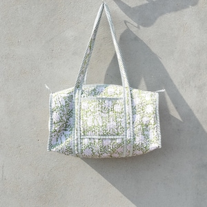 Borsa tote in cotone trapuntato fatta a mano: grande borsone patchwork reversibile