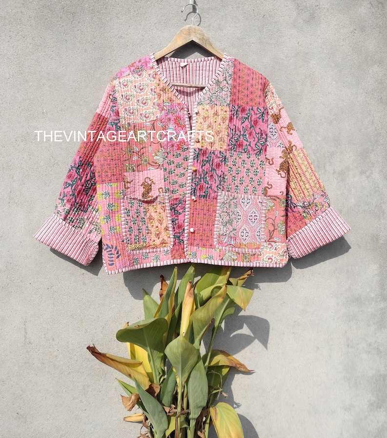 Handgjord bomullsquiltad lapptäckejacka blommig vändbar caot vintage kantha kimono indisk handgjord damytterkläder bild 3