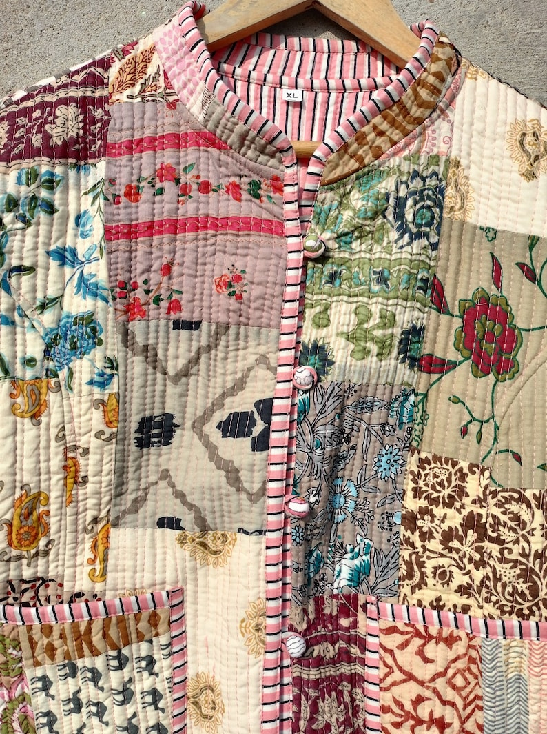 Indiase handgemaakte patchwork Vintage gewatteerde jas jassen, nieuwe stijl, Boho, katoenen jas korte zwarte blad zwarte streep piping afbeelding 7