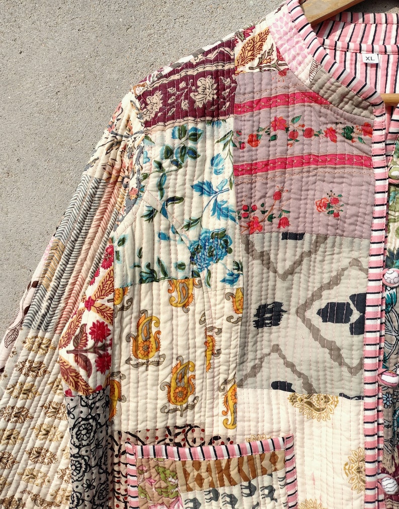 Indiase handgemaakte patchwork Vintage gewatteerde jas jassen, nieuwe stijl, Boho, katoenen jas korte zwarte blad zwarte streep piping afbeelding 6