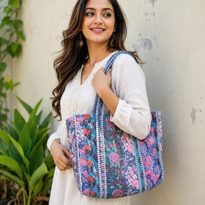 Gewatteerde draagtas van katoen met patchwork: omkeerbare shopper met binnenzakken